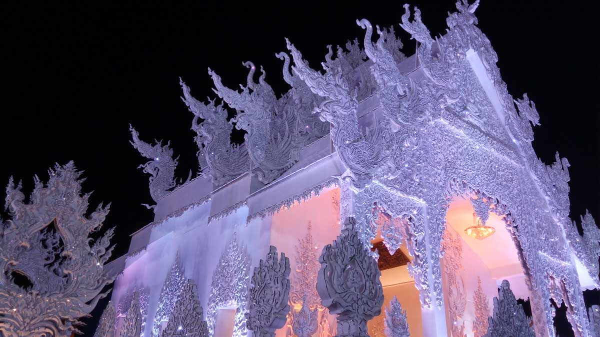 Stunning pandal theme based on a temple in Thailand