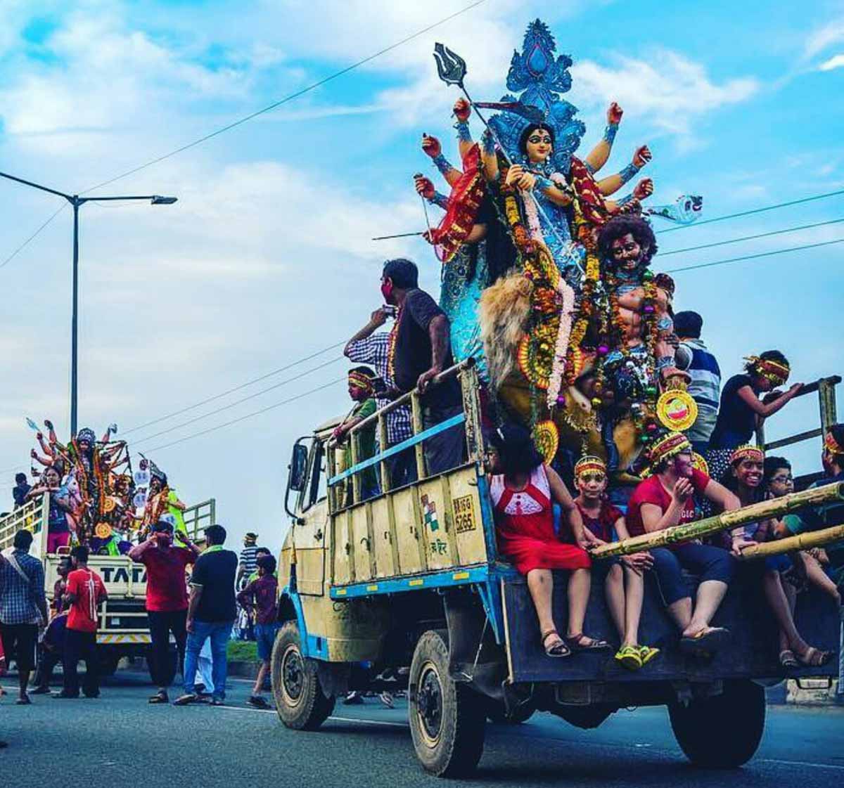 Procession of the idols to the banks for Ganges for immersion