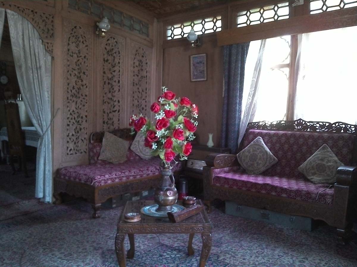house boat in Kashmir