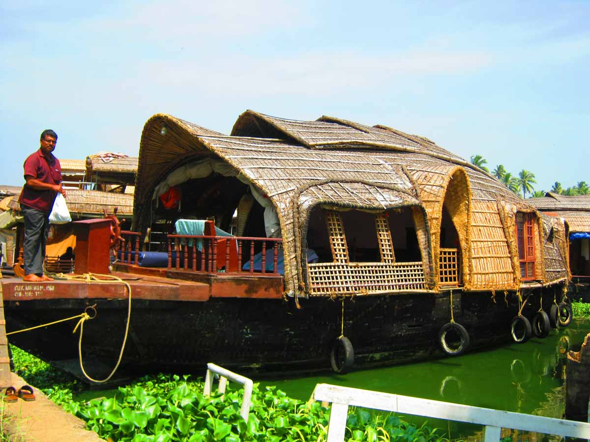 VEMBANAD LAKE AND HOUSEBOAT