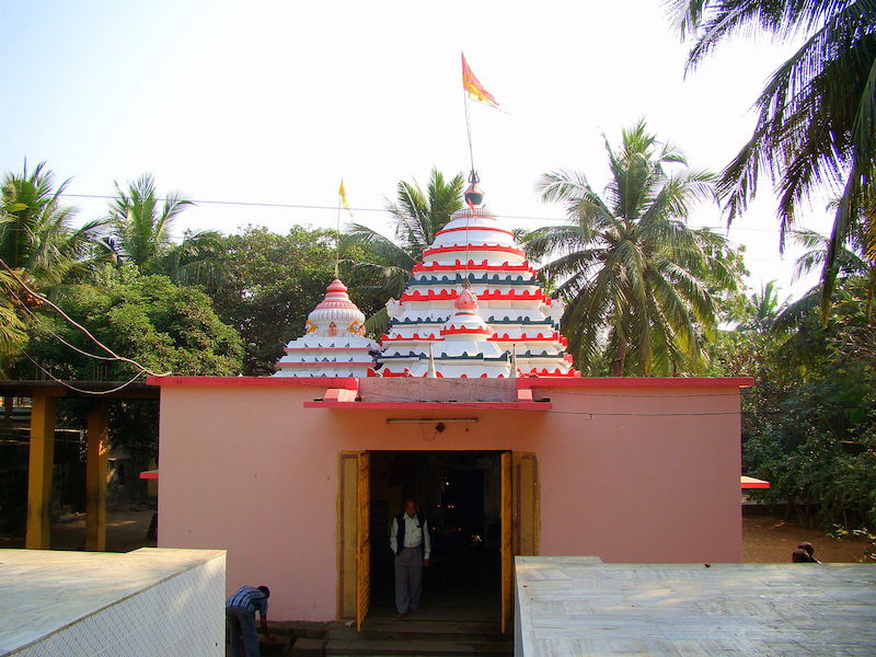 Beleswar beach - Shaivite shrine