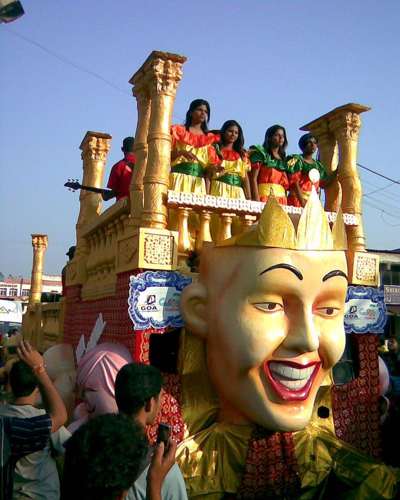 Goa-carnival-gold-float