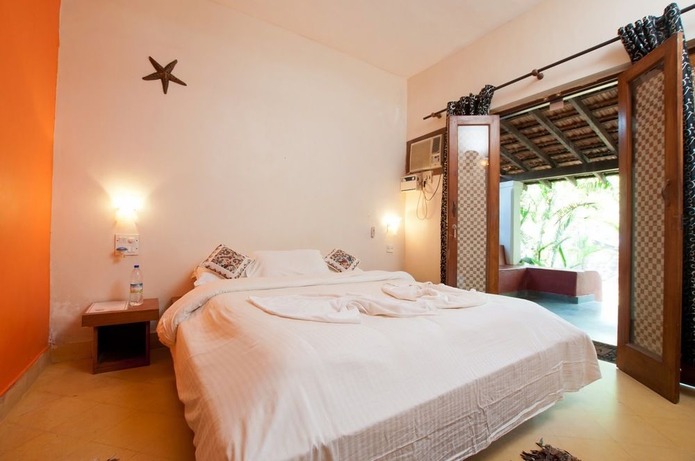 Montego Bay Beach Village - Budget hotel in Goa